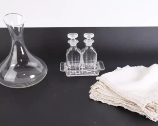 Lot 6109 Mixed Lot  Oil  Vinegar  Decanter  Linen Napkins