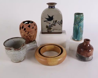 Lot 5752 Lot of Assorted Pottery