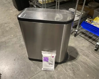 Lot 4824 Simple Human 45 Liter Butterfly Step Trash Can  bags