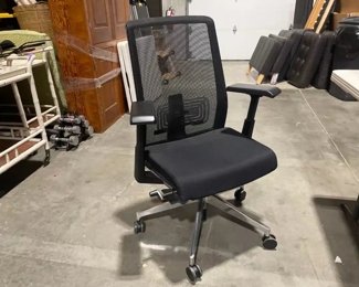Lot 4151 Haworth Adjustable Rolling Office Chair