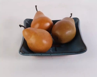Lot 4124 Maple Leaf Pottery Dish  Set 3 Pears