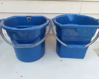 (2) flat back buckets 5 gal