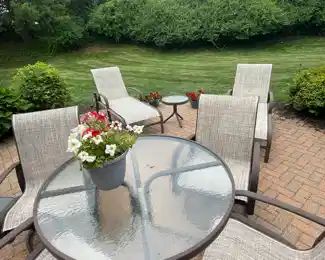 Outdoor Round Patio Table with 4 Cast Aluminum Metal Swivel Sling Outdoor Garden Chairs 