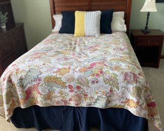 Full Sized Stanley Young America Wood Bed and Quilt 