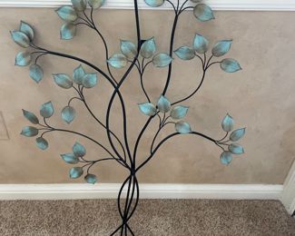 Metal Tree Branch Wall Art with Leaves 
