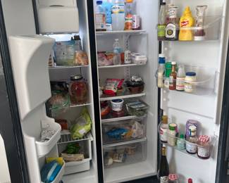 Frigidaire 22-cu ft Side by Side Refrigerator with Ice Maker - Black Stainless Steel