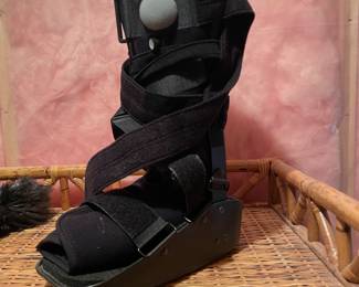 MaxTrax Recovery Walking Boot Size Large Black