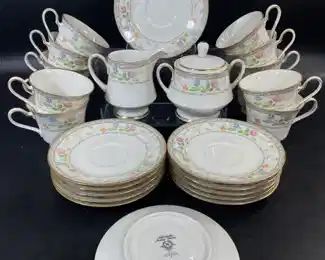 VINTAGE NORITAKE JAPANESE PORCELAIN HAND PAINTED GILT NO 16034 Dinner Plates salad plates soup bowls and desert plates
