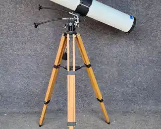 Crescent Astronomical Flector Telescope D = 4.5 F= 900MM Coated Optics Made in Japan on Wood with a Metal Tripod
