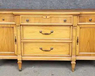 20th Century Thomasville Hollywood Regency Style Credenza Chest of Drawers - Great Form! Great to Paint!
