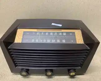 Vintage Philco Art Deco Bakelite Model 52-944 AM/FM Radio
