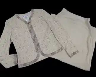 St.John Evening 2-Piece White And Gold Suit, Size 4, In Good Pre-Owned Condition
