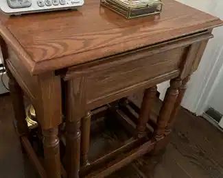 OAK NESTING TABLES 