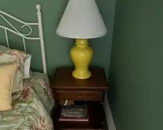 END TABLE AND 1980’s BRIGHT YELLOW GINGER JAR LAMP!