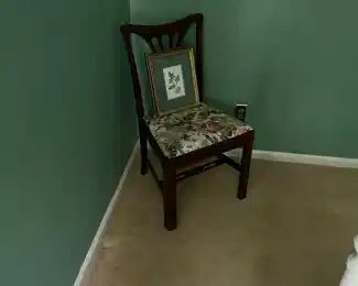 SINGLE MAHOGANY ANTIQUE CHAIR