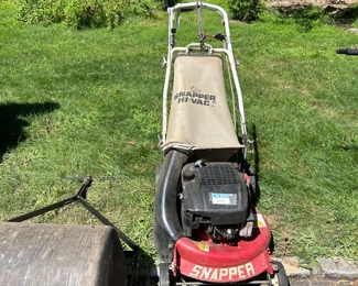 SNAPPER REAR BAGGER SELF PRO PELLED MOWER