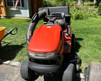 SCOTT MOWER MADE BY JOHN DEERE WITH TWIN BAGGER 649 HRS  SERVICED  REGULARY 17.5 HP 42"
