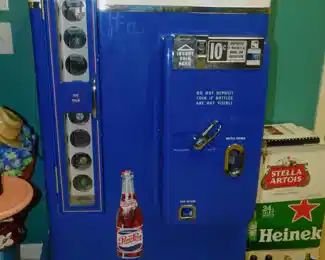 VINTAGE PEPSI MACHINE MODEL VND 81  FULLY RESTORED AND WORKING CONDITION