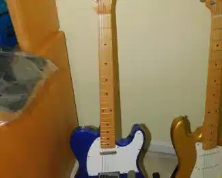 FENDER SQUIRE GUITAR