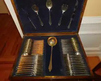 RARE SET OF SILVER PLATE SERVICE FOR 12 PLUS EXTRAS  HALLMARK  DEP MB RESISTA