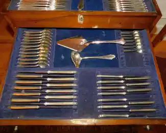 RARE SET OF SILVER PLATE SERVICE FOR 12 PLUS EXTRAS  HALLMARK  DEP MB RESISTA