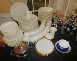 LINENS N THINGS VICTORIAN PEARLS DINNERWARE