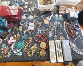 COSTUME JEWELRY - CROSS - PARKER PENS