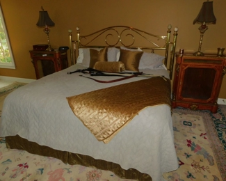 KING SIZE BRASS BED WITH CUSTOM BED LINENS 