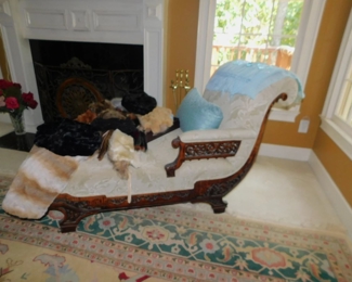 ANTIQUE VICTORIAN CHAISE CHAIR