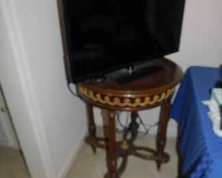 FLAT SCREEN AND MARQUETRY TABLE