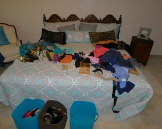 VINTAGE KING SIZE BED