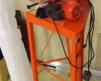 HEGNER Multimax-18 Variable Speed Scroll Saw with Stand - LOOKS NEW