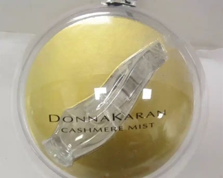 DONNAKARAN CASHMERE MIST IN PLASTIC GLOBE. 0.17 FL OZ