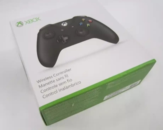 XBOX WIRELESS CONTROLLER WITH BOX