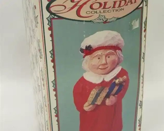 VINTAGE CARVED LOOK MRS. SANTA