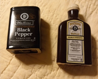 Salt and pepper set