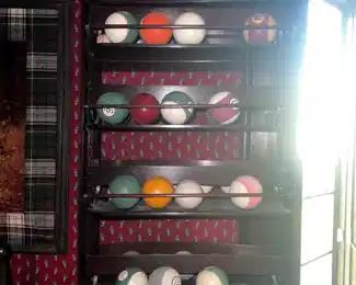 Pool ball rack