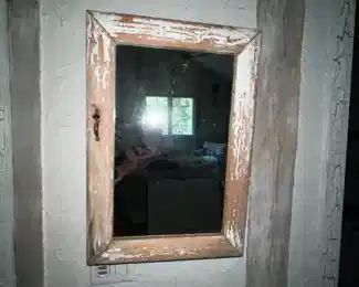 Mirrored wall cabinet