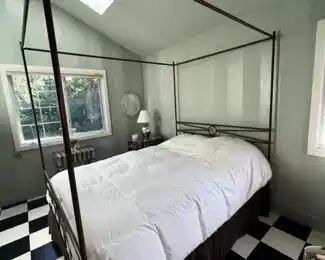 4 poster metal Queen bed