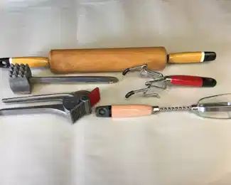 Kitchen doodads vintage