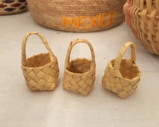 Mini woven basket