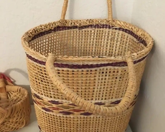 Woven basket w/handles