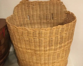 Woven basket for hanging