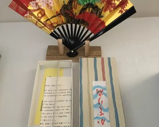 Chinese personal fan w/display stand & box