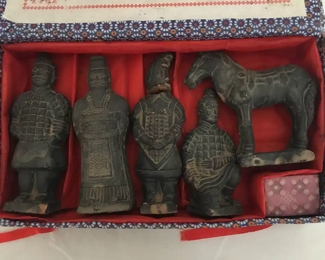 Chinese heavy figures w/box