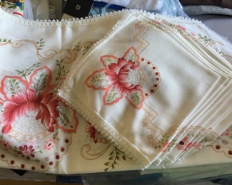 Spain table cloth & 8 napkins unused
