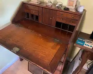 Governor winthrop desk
