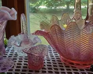 Look at that vase with the Lilies !!! 