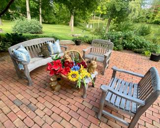 Kingsley & Bate Teak patio set
