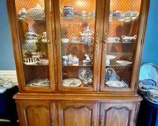 Kindel China lighted cabinet with organized storage below